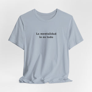 La Mentalidad Lo Es Todo | Deluxe Tee