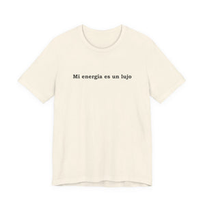 Mi Energía Es Un Lujo | Deluxe Tee