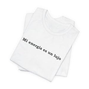 Mi Energía Es Un Lujo | Deluxe Tee