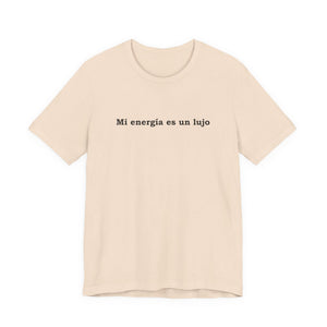 Mi Energía Es Un Lujo | Deluxe Tee