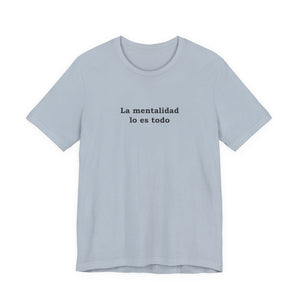 La Mentalidad Lo Es Todo | Deluxe Tee