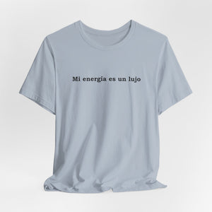 Mi Energía Es Un Lujo | Deluxe Tee