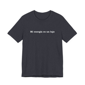 Mi Energía Es Un Lujo | Deluxe Tee