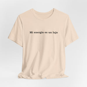 Mi Energía Es Un Lujo | Deluxe Tee