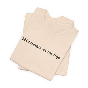 Mi Energía Es Un Lujo | Deluxe Tee
